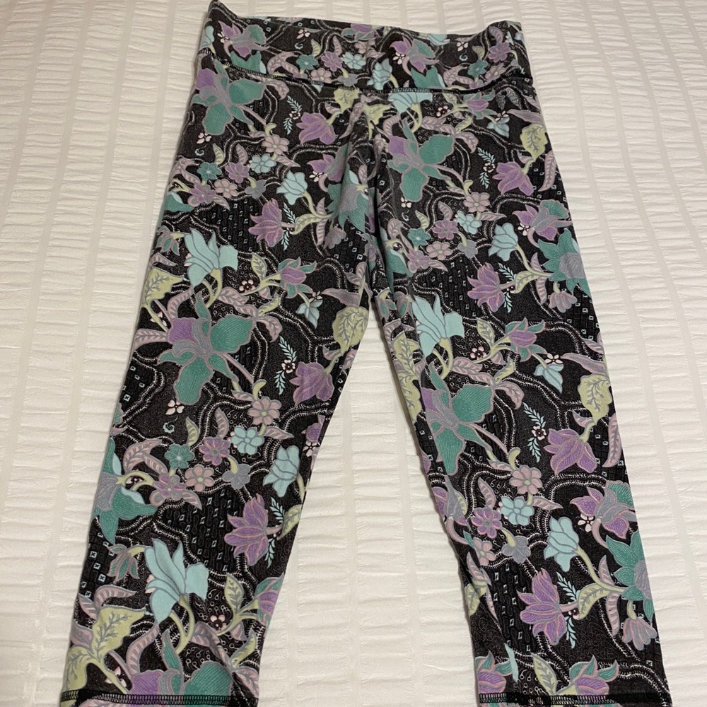 Victoria’s Secret multicolor print capris